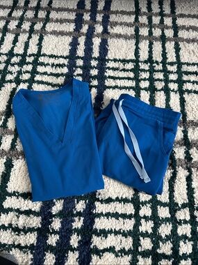 Figs Women's V-Neck Scrub Top & Drawstring Pants - Royal Blue Set